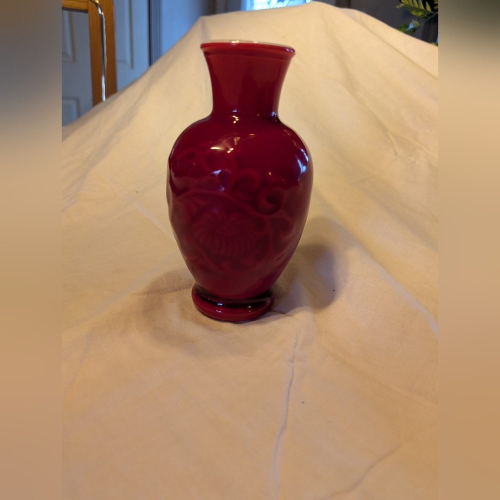 2/20$ Avon Deep Red Floral Vase